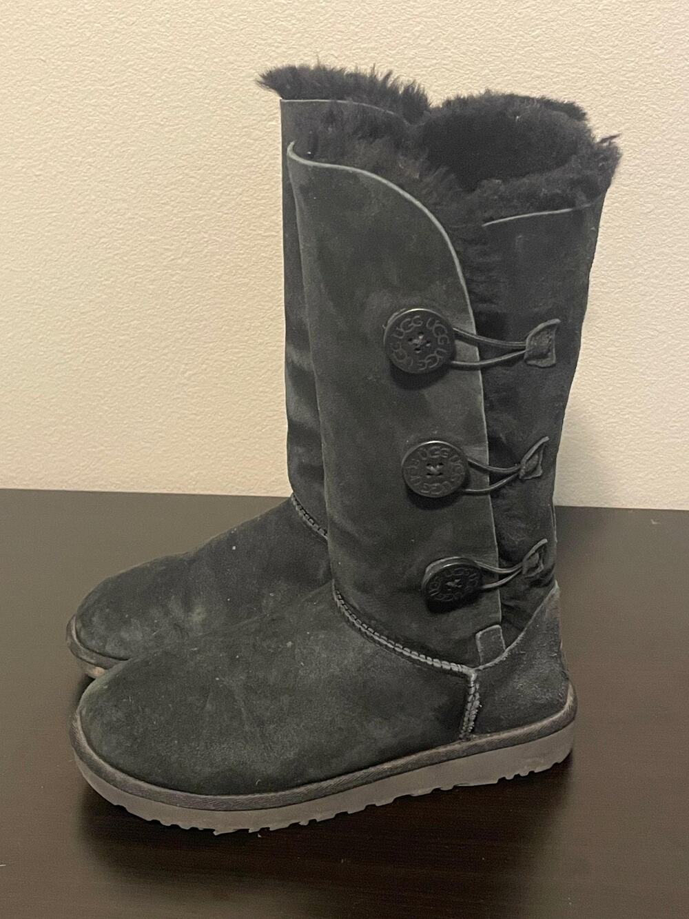 UGG Bailey Button Boots Womens Size 8 Black Suede Sheepskin Lined Mid Calf